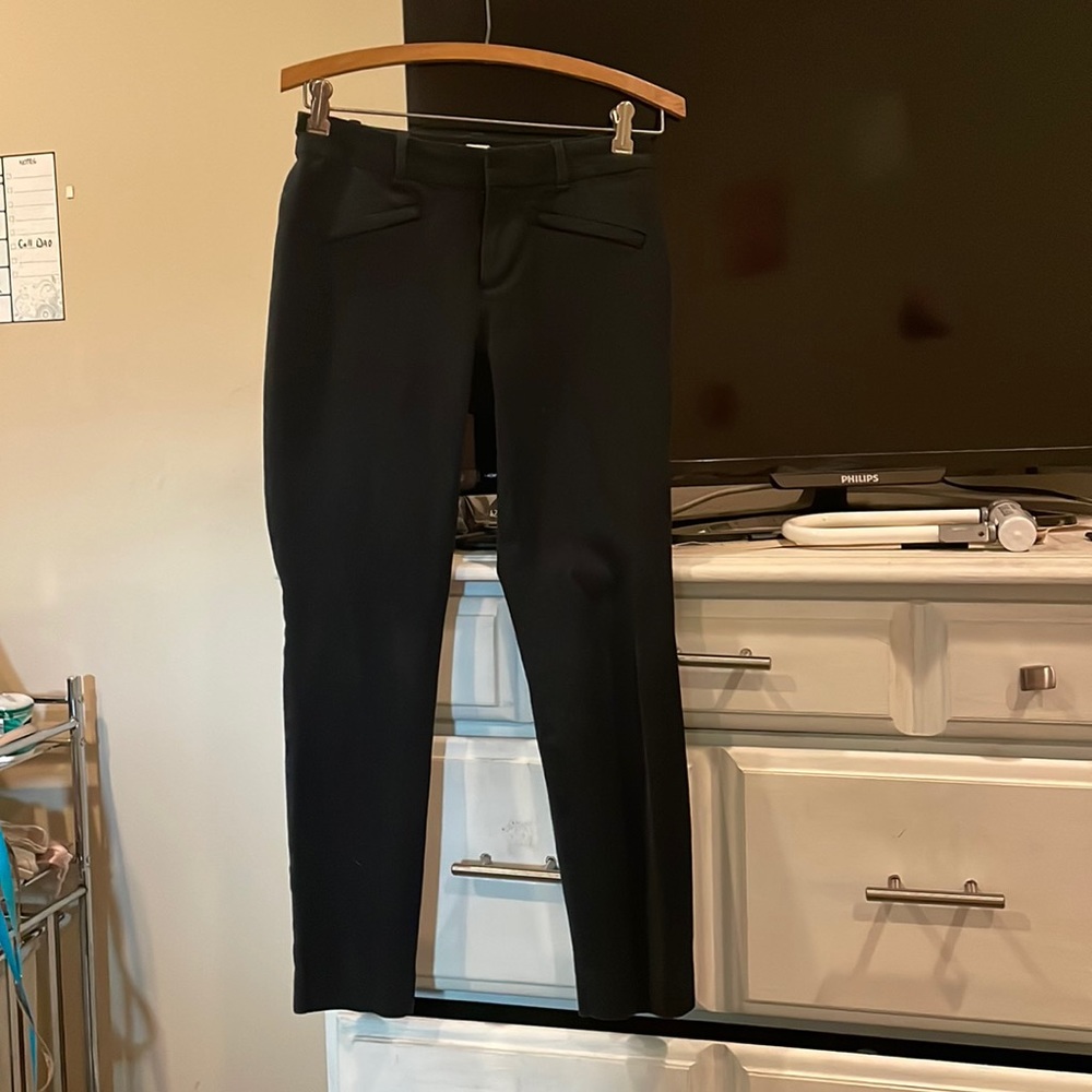 Black capris